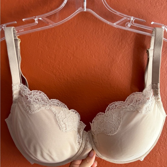 Natori Cream Lace Trim Bra - Picture 2 of 9